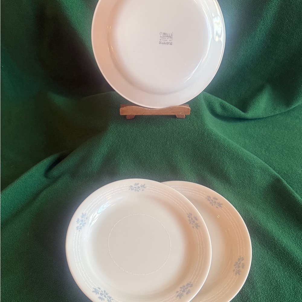 Corelle Lace Bouquet Dessert/Bread Plates (Set of 3)
